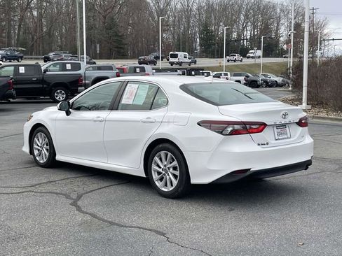 Used 2022 Toyota Camry LE image 4