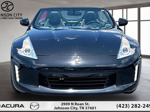 Used 2014 Nissan 370Z Touring RWD image 3