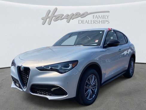 Used 2024 Alfa Romeo Stelvio Sprint image 35