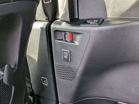 New 2026 Chrysler Pacifica Select AWD/4WD image 26