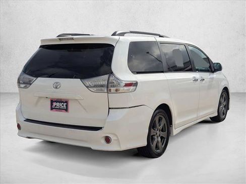 Used 2017 Toyota Sienna SE image 5