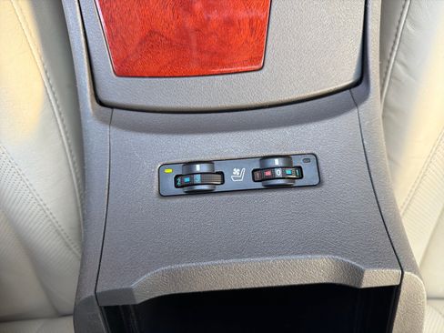 Used 2011 Lexus ES 350 w/ Preferred Accessory Package FWD image 21