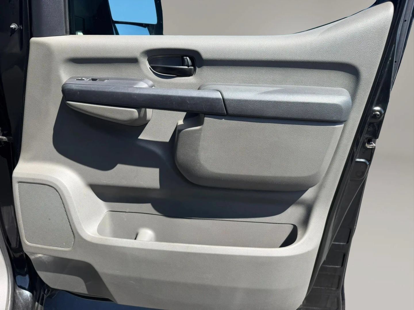 Used 2018 Nissan NV 3500 SV RWD image 13