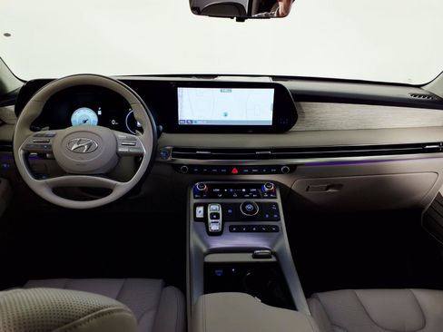 Certified 2025 Hyundai Palisade Calligraphy FWD image 15