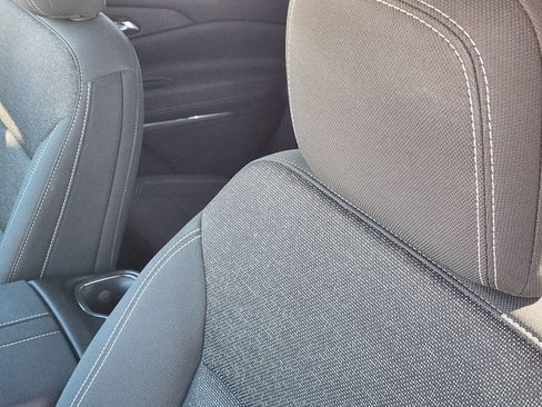 Used 2025 Chevrolet Traverse LT image 16