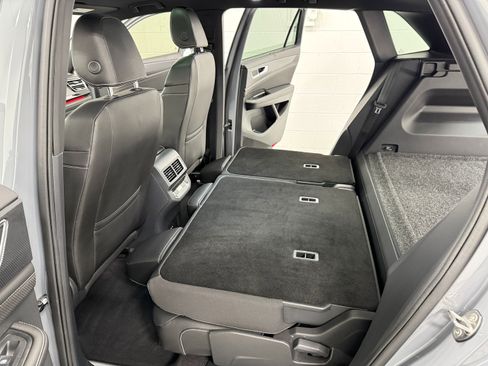 Used 2025 Volkswagen Atlas Cross Sport SEL R-Line image 19