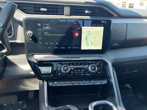 Used 2024 GMC Sierra 3500 Denali w/ Denali Reserve Package image 30