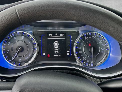 Used 2015 Chrysler 200 Limited image 12