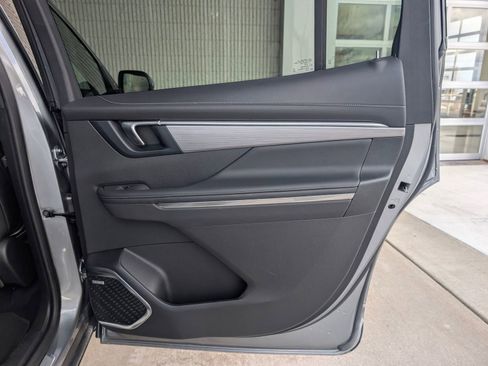 Certified 2025 Buick Enclave Preferred image 42