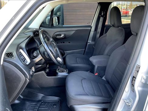 Used 2018 Jeep Renegade Latitude w/ UConnect 8.4 Nav Group image 16