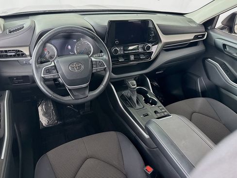 Used 2023 Toyota Highlander LE AWD/4WD image 18