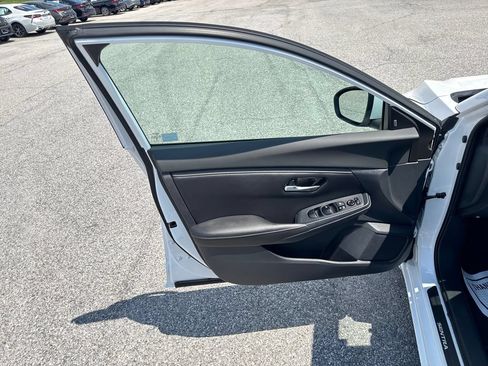 Used 2022 Nissan Sentra SV FWD image 11