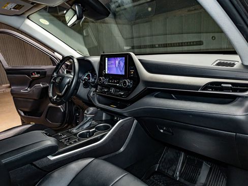 Used 2023 Toyota Highlander XLE image 15