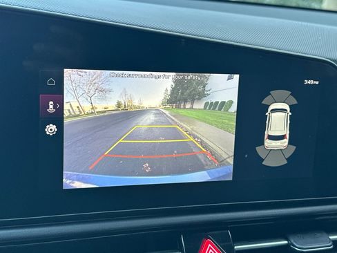 Used 2023 Kia Niro SX Touring image 17