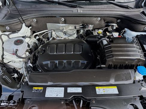 Used 2025 Volkswagen Atlas SE image 31