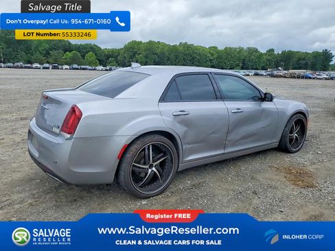 Used 2015 Chrysler 300 S RWD image 4