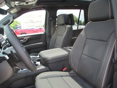 New 2026 GMC Yukon Elevation w/ Elevation Premium Package AWD/4WD image 11