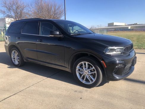 Used 2023 Dodge Durango GT image 2