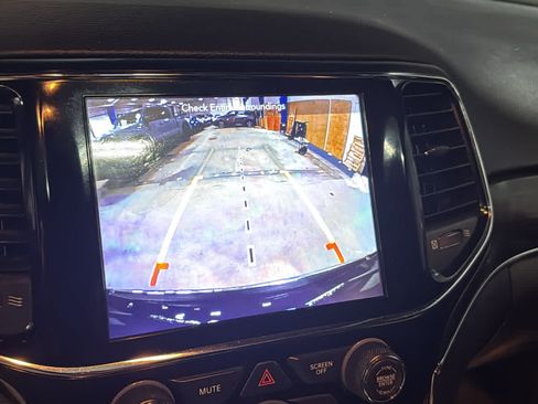 Used 2019 Jeep Grand Cherokee Limited AWD/4WD image 16