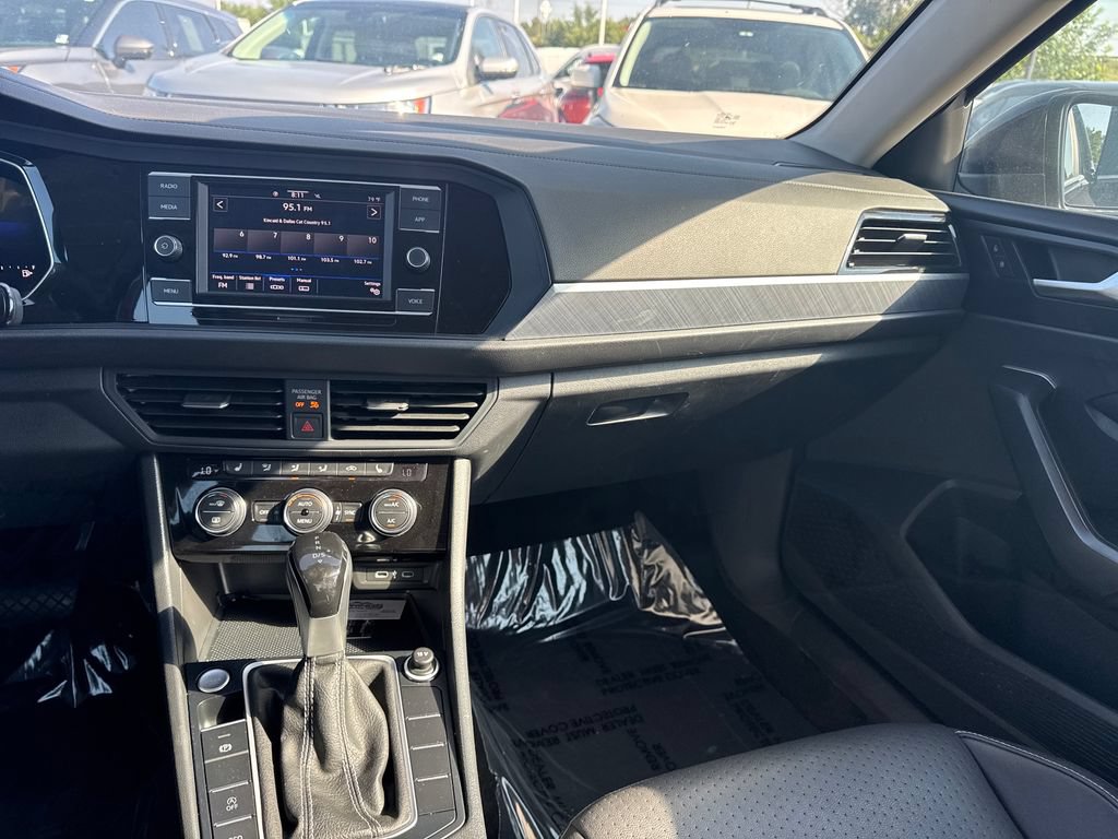 Used 2024 Volkswagen Jetta SE FWD image 35