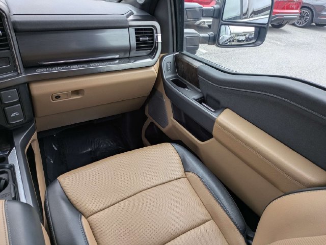 Used 2023 Ford F250 Lariat w/ Lariat Ultimate Package AWD/4WD image 17