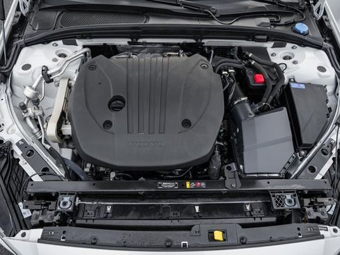 Used 2024 Volvo S60 B5 Plus image 19