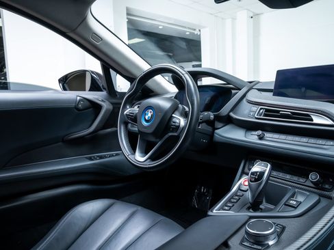 Used 2020 BMW i8 Coupe AWD/4WD image 10