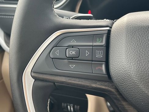 New 2025 Jeep Grand Cherokee Limited w/ Luxury Tech Group II image 13