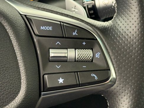 Used 2025 Genesis G70 2.5T image 20