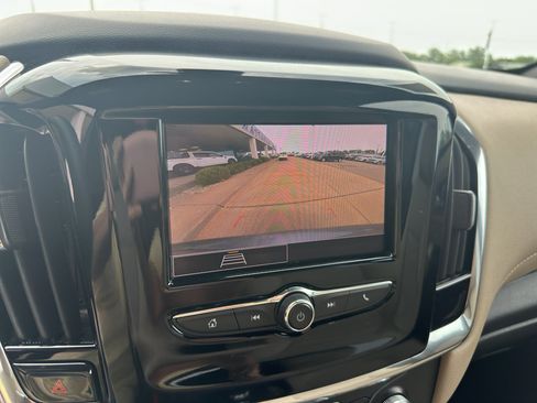 Used 2023 Chevrolet Traverse LS AWD/4WD image 22