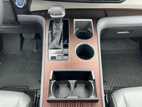 Used 2021 Toyota Sienna XLE image 19