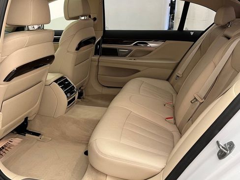 Used 2022 BMW 740i image 20