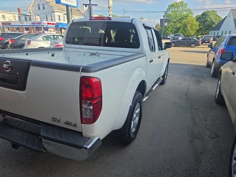 Used 2012 Nissan Frontier SV AWD/4WD image 5
