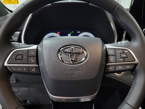 New 2026 Toyota Highlander XSE image 12