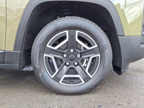 New 2026 Jeep Cherokee Laredo image 5