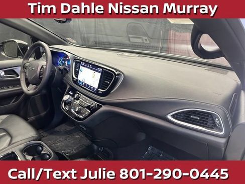 Used 2024 Chrysler Pacifica Limited FWD image 17