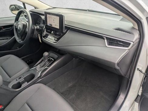 Used 2025 Toyota Corolla LE image 19