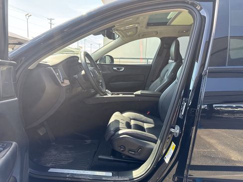 Used 2023 Volvo XC60 B5 Ultimate w/ Climate Package image 9