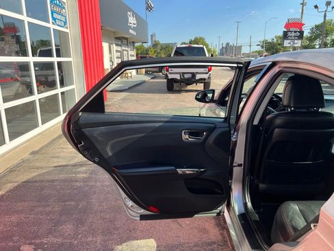 Used 2016 Toyota Avalon Touring image 10