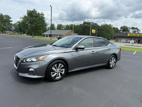 Used 2020 Nissan Altima 2.5 S w/ Driver Assist Package FWD image 2