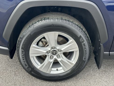 Used 2021 Toyota RAV4 XLE w/ Convenience Package image 14