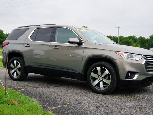 Used 2019 Chevrolet Traverse LT w/ LT Premium Package AWD/4WD image 5