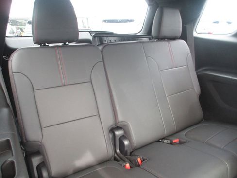 Used 2023 Chevrolet Traverse RS AWD/4WD image 25