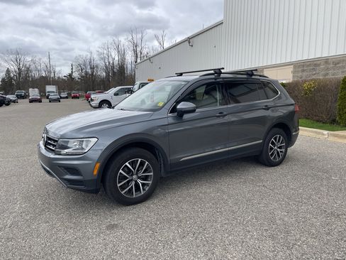 Used 2018 Volkswagen Tiguan SE w/ Panoramic Sunroof Package AWD/4WD image 8