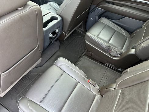 Used 2021 GMC Yukon Denali w/ Denali Premium Package image 12