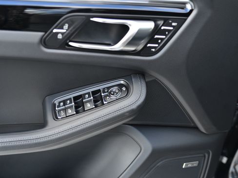 Certified 2026 Porsche Macan AWD/4WD image 29