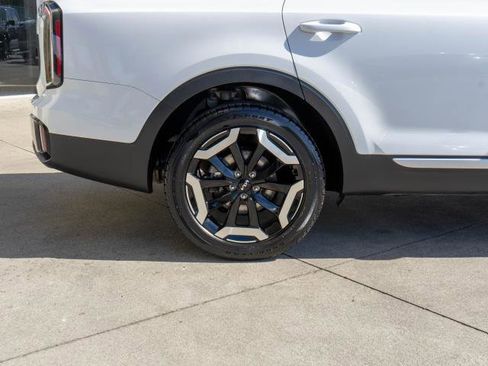 Certified 2023 Kia Telluride EX w/ EX Captain's Chair Package FWD image 36