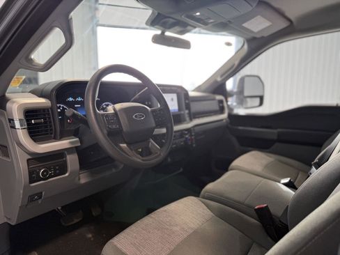 Used 2024 Ford F250 XLT image 12