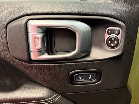 Used 2021 Jeep Wrangler Unlimited Sahara w/ Uconnect 4C Nav & Sound Group AWD/4WD image 12