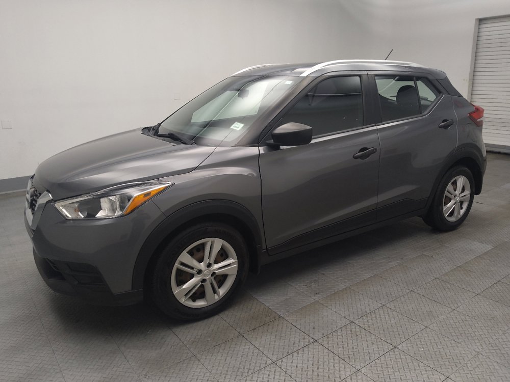Used 2019 Nissan Kicks S FWD image 2